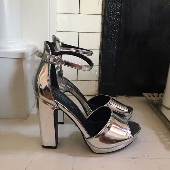 Metallic disco vibes heels 🕺🏼✨ SIZE 8 - Picture 1 of 2